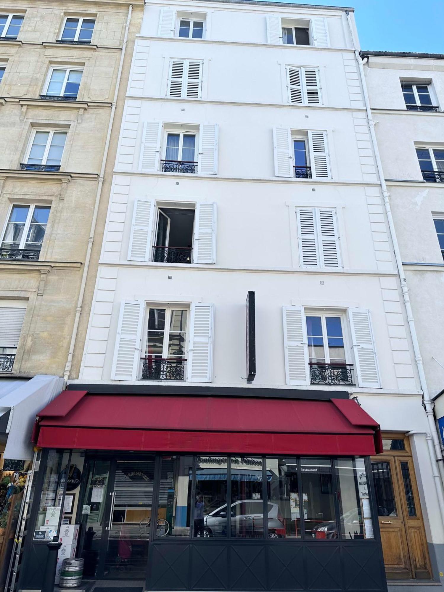 Comfortable Family In Paris